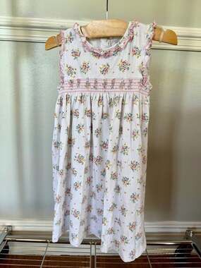 Kissy Kissy Girls White Floral Smocked Sleeveless Dress with Ruffle Trim Size 4